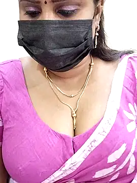 Snapshot of Queenflowerr chatting on 20, 2, 2025 Queenflowerr online show from 20, 2, 2025