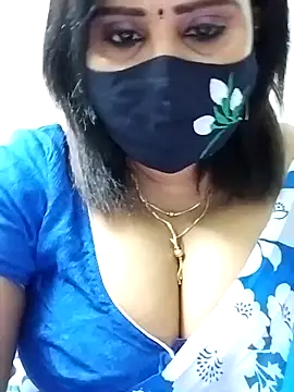 Snapshot of Queenflowerr chatting on 10, 9, 2025 Queenflowerr online show from 10, 9, 2025