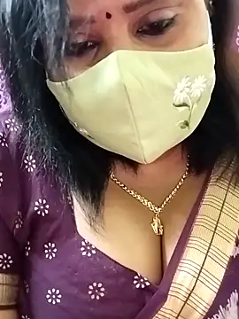 Snapshot of Queenflowerr chatting on 16, 10, 2025 Queenflowerr online show from 16, 10, 2025