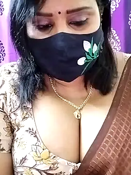 Snapshot of Queenflowerr chatting on 28, 10, 2025 Queenflowerr online show from 28, 10, 2025