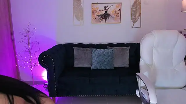 Layla Breezee online show from 3, 2, 2026