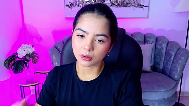 Snapshot of Layla_Breezee chatting on 10, 5, 2026 Layla Breezee online show from 10, 5, 2026