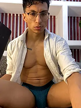 Snapshot of ApoloCruz chatting on 19, 10, 2025 ApoloCruz online show from 19, 10, 2025
