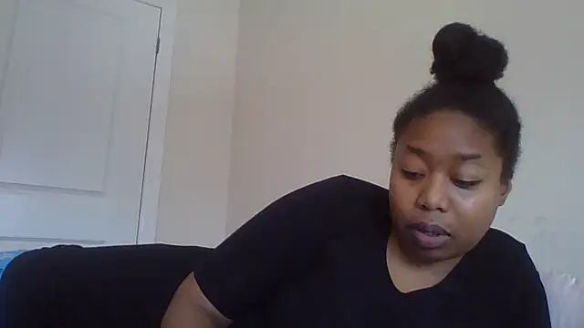 Snapshot of angeliquebelcali chatting on 24, 2, 2025 angeliquebelcali online show from 24, 2, 2025