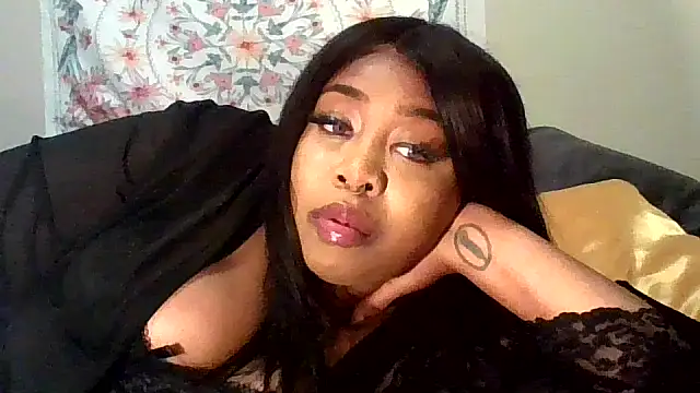 Snapshot of angeliquebelcali chatting on 13, 10, 2025 angeliquebelcali online show from 13, 10, 2025