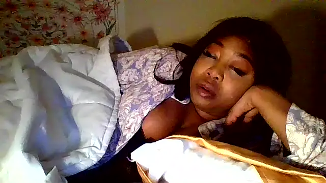 Snapshot of angeliquebelcali chatting on 14, 10, 2025 angeliquebelcali online show from 14, 10, 2025