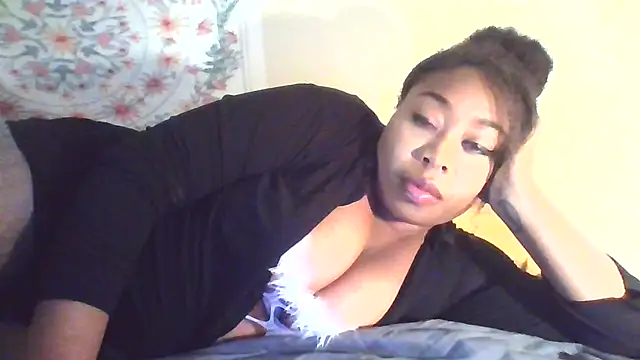 Snapshot of angeliquebelcali chatting on 15, 10, 2025 angeliquebelcali online show from 15, 10, 2025
