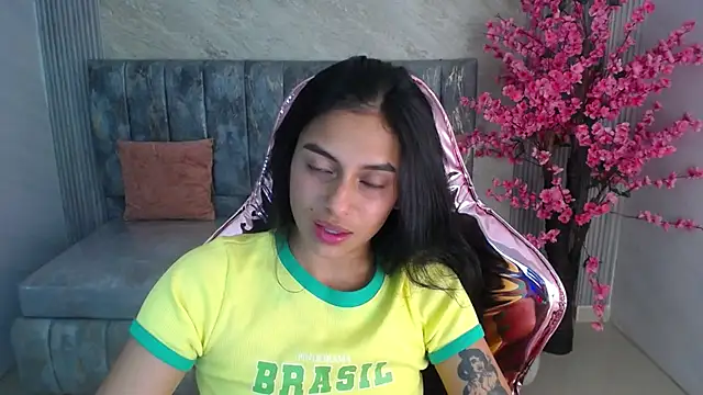 Snapshot of lilith_petit_sub chatting on 25, 1, 2025 lilith petit sub online show from 25, 1, 2025