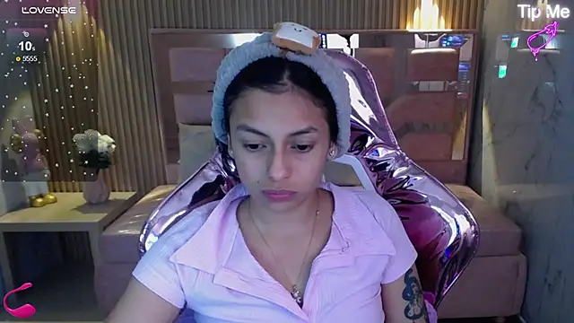 Snapshot of lilith_petit_sub chatting on 7, 2, 2025 lilith petit sub online show from 7, 2, 2025