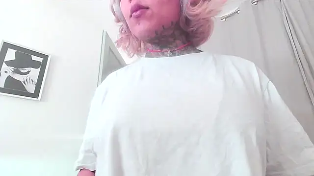 Snapshot of serena__vedette chatting on 13, 10, 2025 serena vedette online show from 13, 10, 2025