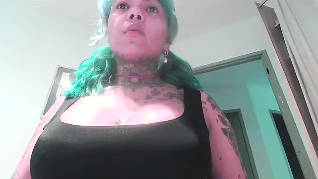 Snapshot of serena__vedette chatting on 22, 10, 2025 serena vedette online show from 22, 10, 2025