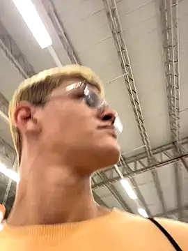 Snapshot of izan_20 chatting on 13, 11, 2025 izan 20 online show from 13, 11, 2025