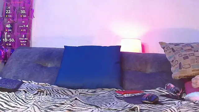 Snapshot of izan_20 chatting on 18, 11, 2025 izan 20 online show from 18, 11, 2025