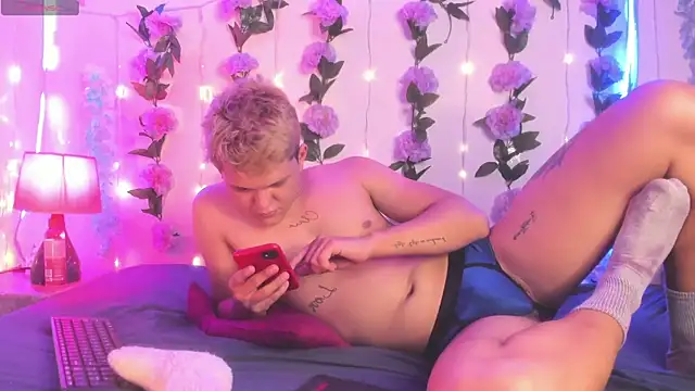 izan 20 online show from 14, 4, 2026