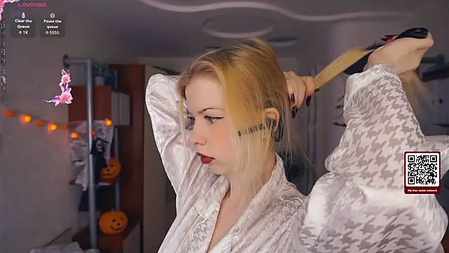 LynetHakes online show from 6, 10, 2025