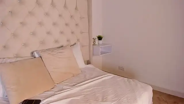 Snapshot of bella_bloomg chatting on 3, 2, 2025 bella bloomg online show from 3, 2, 2025