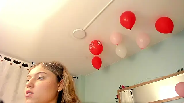 Snapshot of alaia_greyy chatting on 15, 2, 2025 alaia greyy online show from 15, 2, 2025