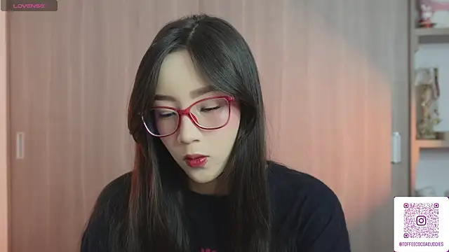 Snapshot of sophi_lii chatting on 21, 4, 2026 sophi lii online show from 21, 4, 2026