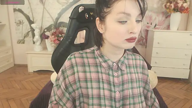 Snapshot of BritneyBarker chatting on 19, 4, 2026 BritneyBarker online show from 19, 4, 2026