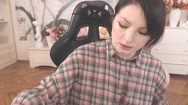 Snapshot of BritneyBarker chatting on 27, 4, 2026 BritneyBarker online show from 27, 4, 2026