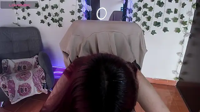 saray  jones online show from 11, 11, 2025