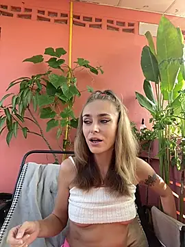 White Lu online show from 17, 4, 2026