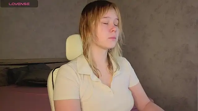 Snapshot of Amy_Kimberlly chatting on 12, 11, 2025 Amy Kimberlly online show from 12, 11, 2025