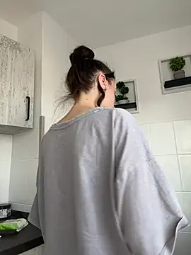 bunnythetailor online show from 6, 2, 2025