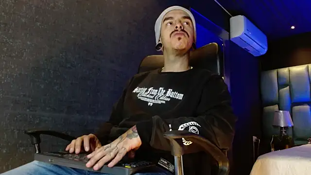 Snapshot of kaletattoo chatting on 18, 7, 2026 kaletattoo online show from 18, 7, 2026