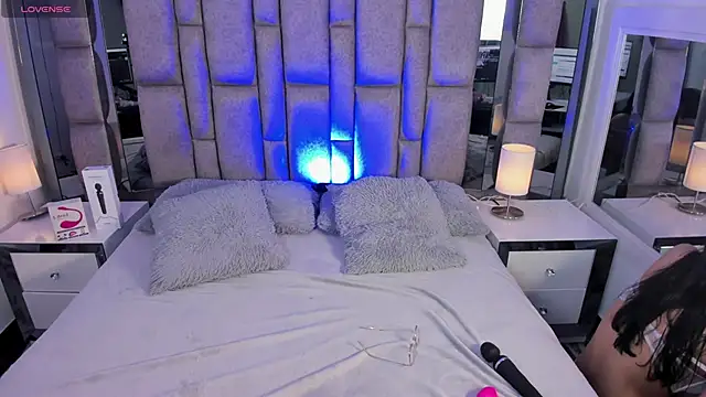 Bonet iris online show from 14, 4, 2026