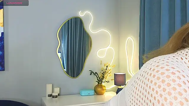 Snapshot of DownyClouds chatting on 1, 2, 2025 DownyClouds online show from 1, 2, 2025