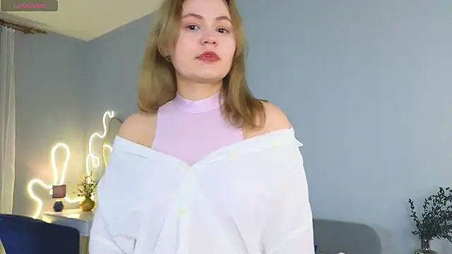 Snapshot of DownyClouds chatting on 6, 2, 2025 DownyClouds online show from 6, 2, 2025