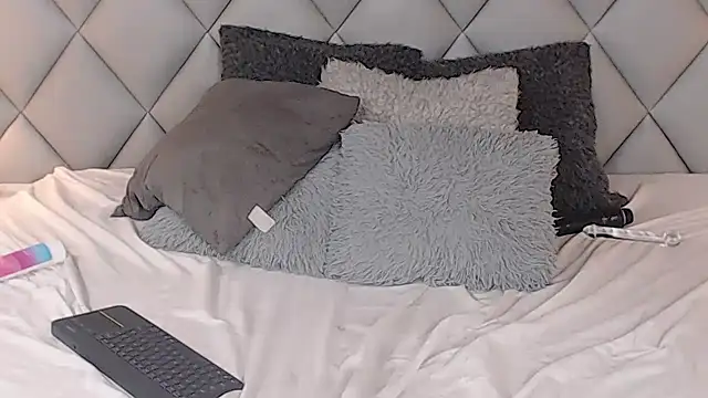 LalyCastro online show from 17, 2, 2025