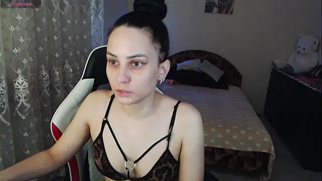 Kriss brunette 5 online show from 5, 12, 2025