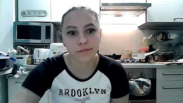 Snapshot of Misssweet_s chatting on 4, 2, 2025 Misssweet s online show from 4, 2, 2025