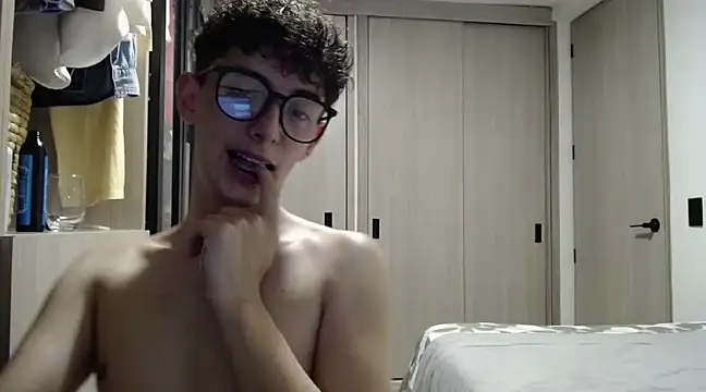 Snapshot of miketwink chatting on 17, 3, 2025 miketwink online show from 17, 3, 2025