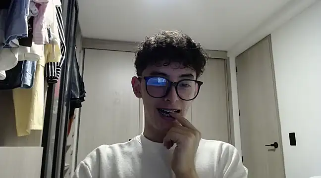 Snapshot of miketwink chatting on 18, 3, 2025 miketwink online show from 18, 3, 2025