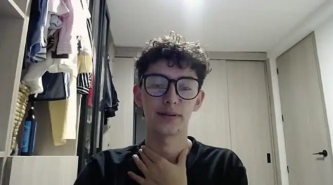 Snapshot of miketwink chatting on 21, 3, 2025 miketwink online show from 21, 3, 2025