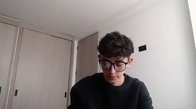 Snapshot of miketwink chatting on 22, 3, 2025 miketwink online show from 22, 3, 2025