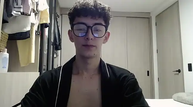 Snapshot of miketwink chatting on 23, 3, 2025 miketwink online show from 23, 3, 2025