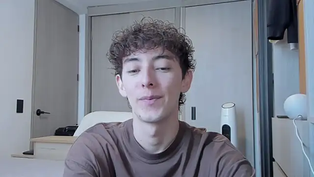 Snapshot of miketwink chatting on 12, 9, 2025 miketwink online show from 12, 9, 2025