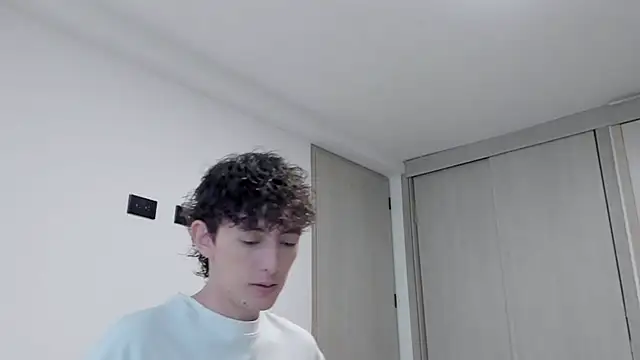 Snapshot of miketwink chatting on 25, 9, 2025 miketwink online show from 25, 9, 2025