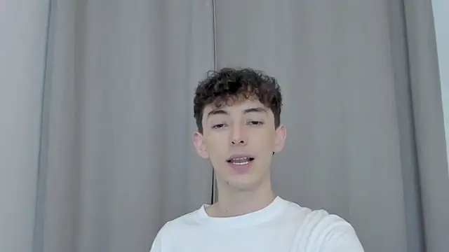 Snapshot of miketwink chatting on 29, 10, 2025 miketwink online show from 29, 10, 2025