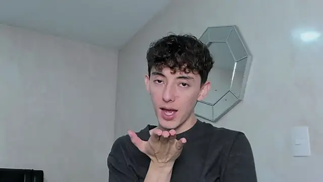 Snapshot of miketwink chatting on 7, 11, 2025 miketwink online show from 7, 11, 2025