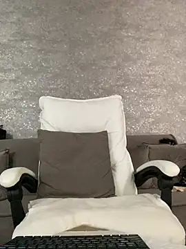 LillySquirtShot online show from 12, 4, 2026