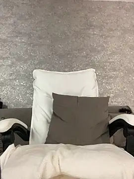 Snapshot of LillySquirtShot chatting on 19, 4, 2026 LillySquirtShot online show from 19, 4, 2026