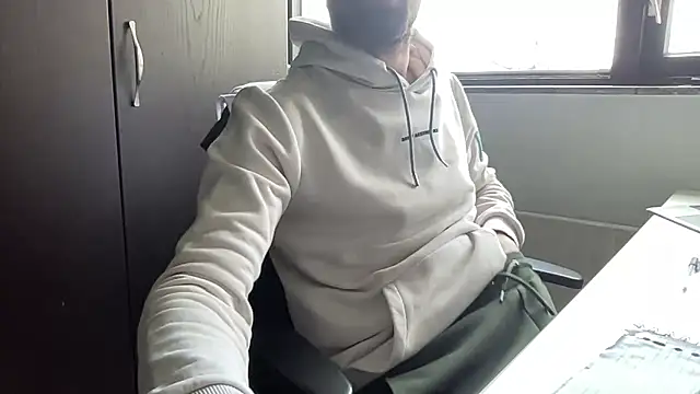 Snapshot of bullyboyy chatting on 14, 3, 2025 bullyboyy online show from 14, 3, 2025