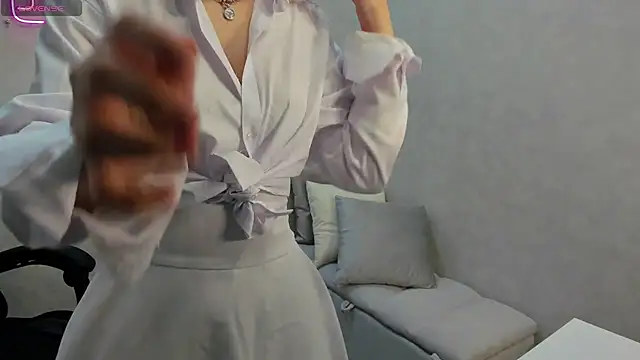 Alisa Suun online show from 1, 3, 2025