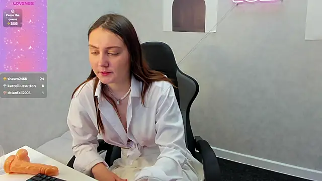 Alisa Suun online show from 2, 3, 2025