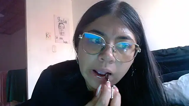 Snapshot of viccky_vick chatting on 21, 6, 2026 viccky vick online show from 21, 6, 2026